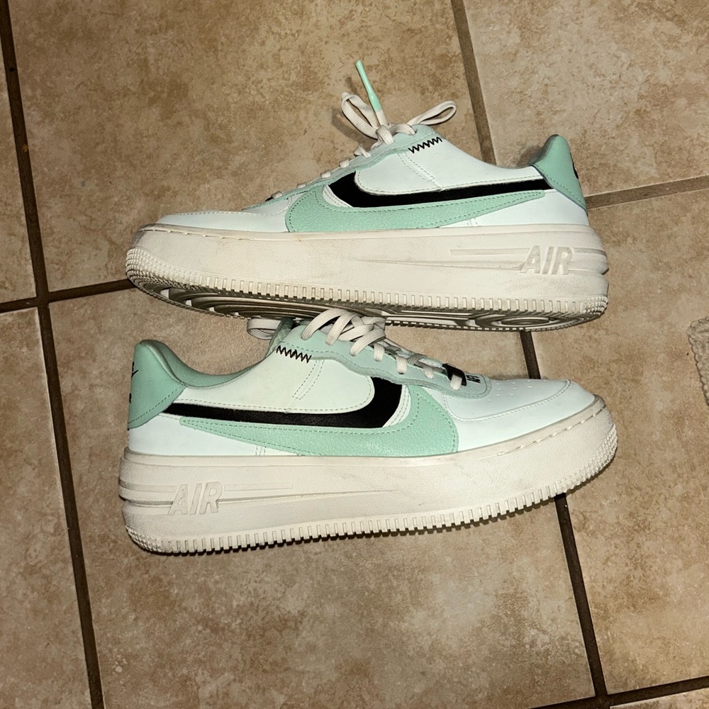Nike Air Force 1 PLT.AF.ORM sneaker in the "Barely Green" colorway size 9.5